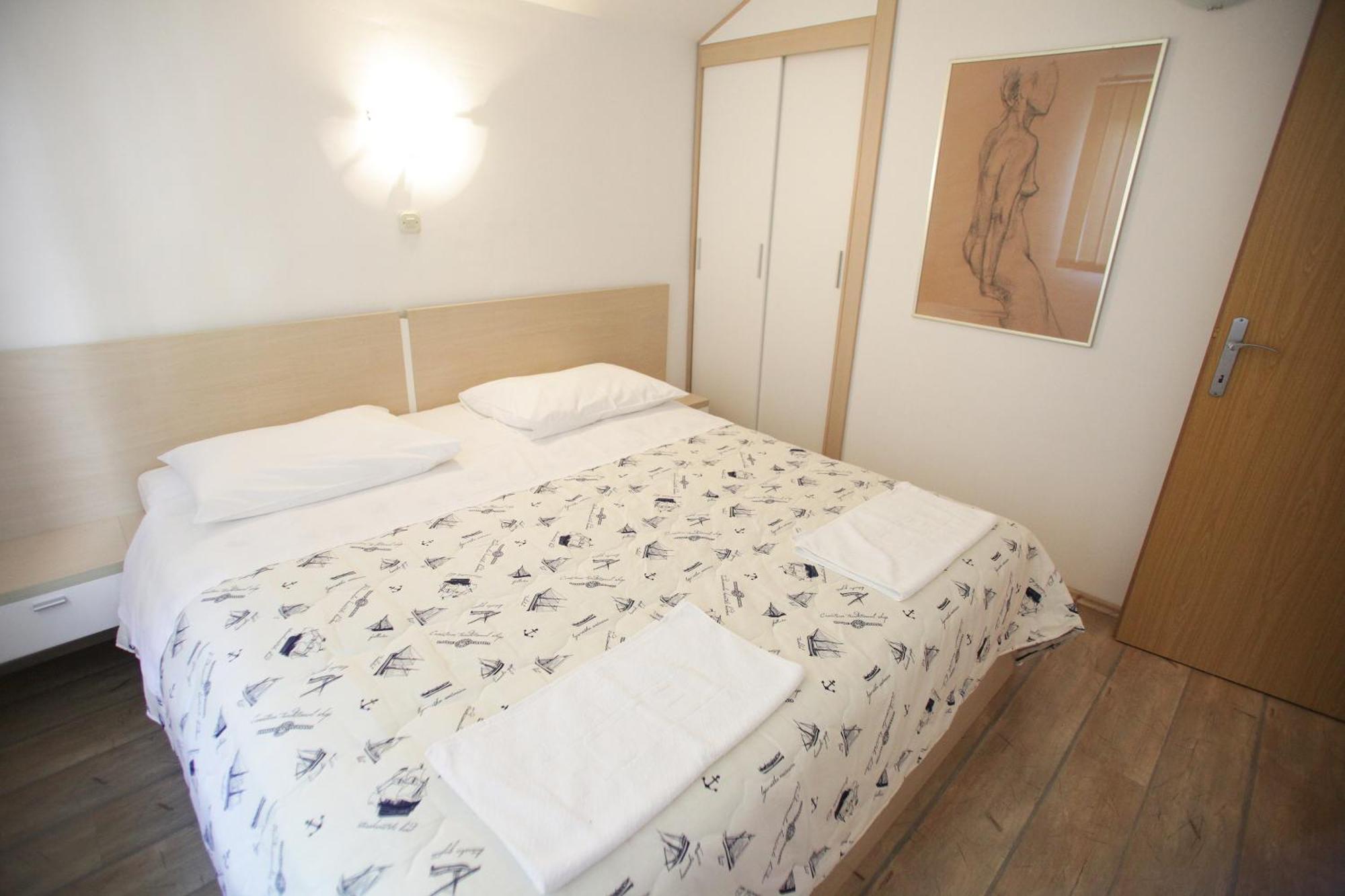 Apartments Kudelik トロギール エクステリア 写真