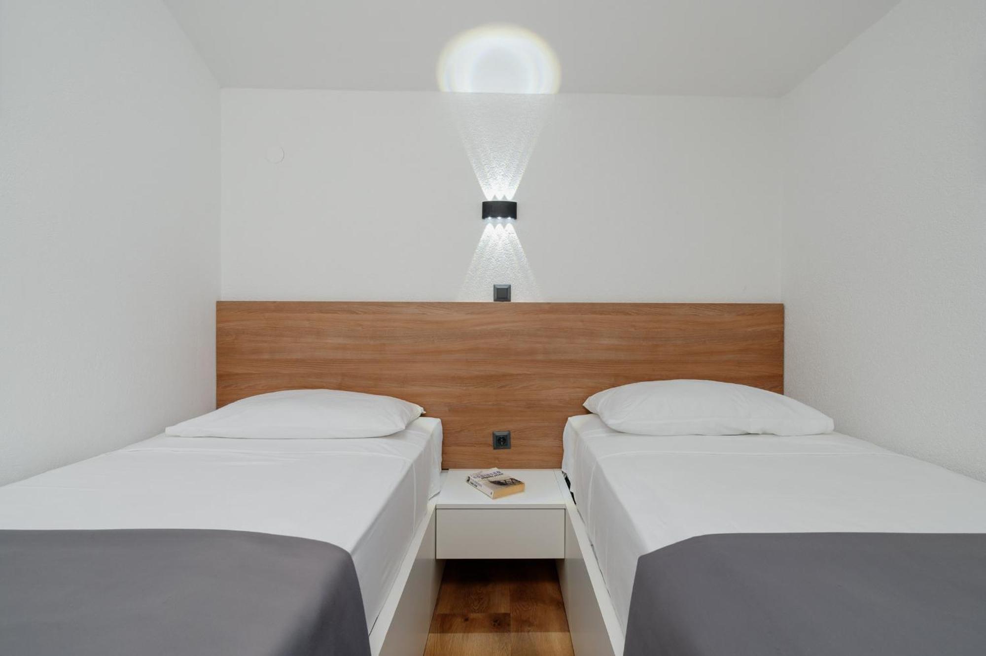 Apartments Kudelik トロギール エクステリア 写真