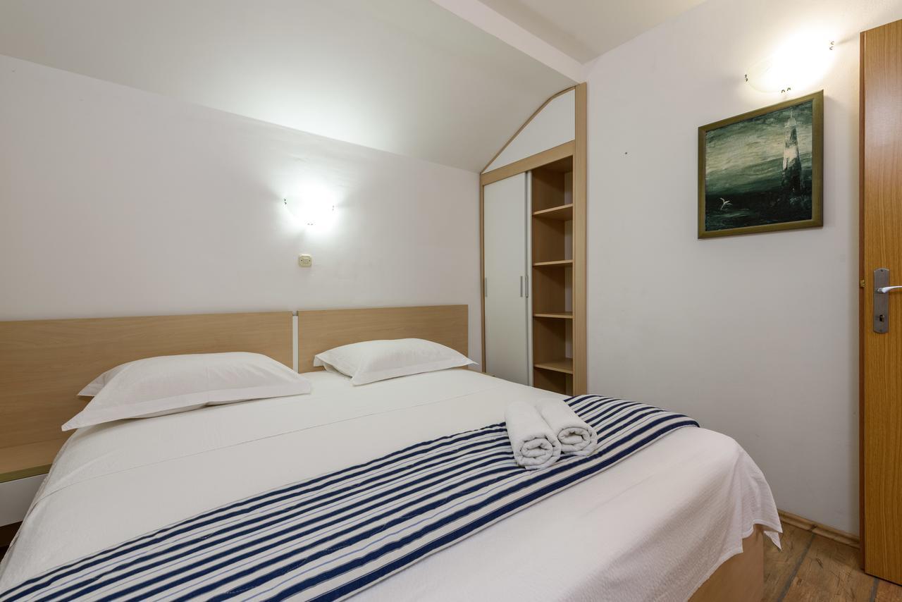 Apartments Kudelik トロギール エクステリア 写真